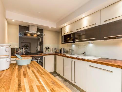 Pass The Keys Cheerful, Newly Refurbished 3 Bedroom Home