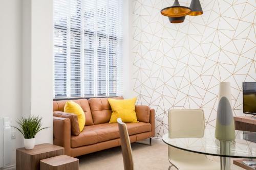 Stylish 2 Bedroom Town Centre Apartment
