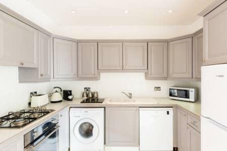 Regency Apartment - Private Entrance & Courtyard