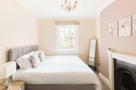 Regency Apartment - Private Entrance & Courtyard