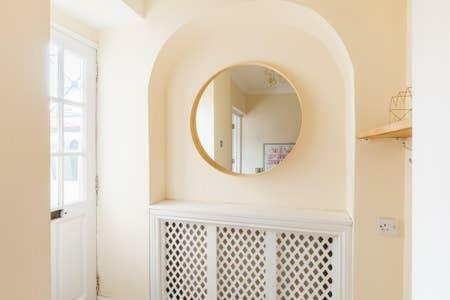 Regency Apartment - Private Entrance & Courtyard