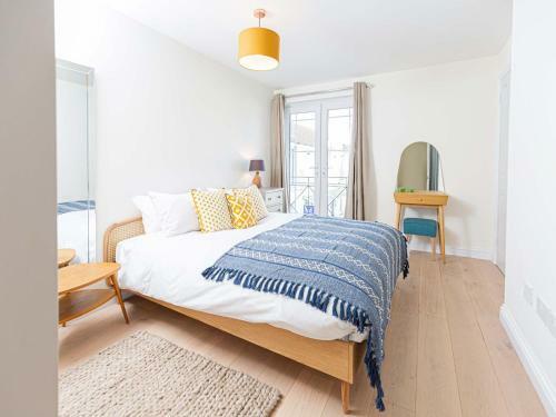 10 Tivoli Mews - By Luxury Apartments