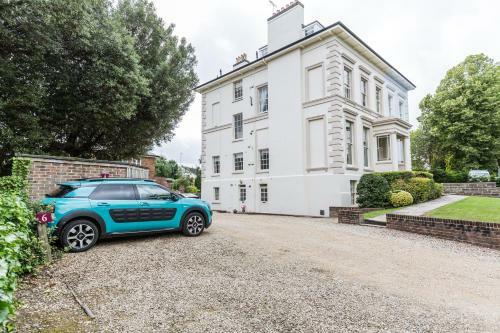 Dogulas House - By Luxury Apartments