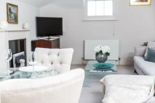 Dogulas House - By Luxury Apartments
