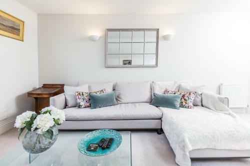 Dogulas House - By Luxury Apartments