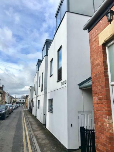 2 The Mews, Upper Bath Street