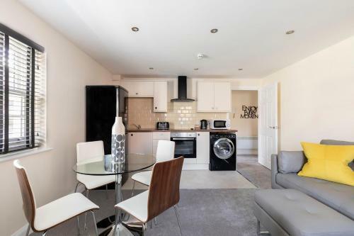 Ground Floor 2 Bedroom Town Centre Apartment
