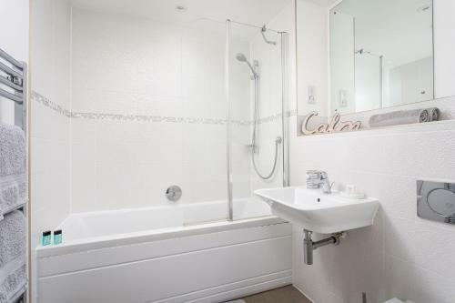 Luxury Three Bedroom Town Centre Apartment