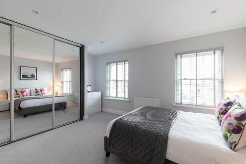 Luxury Three Bedroom Town Centre Apartment
