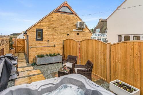 Hillview Hideaway With Hot Tub
