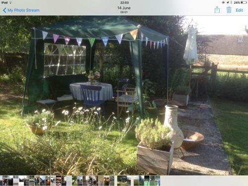 3 Hens Lodge House