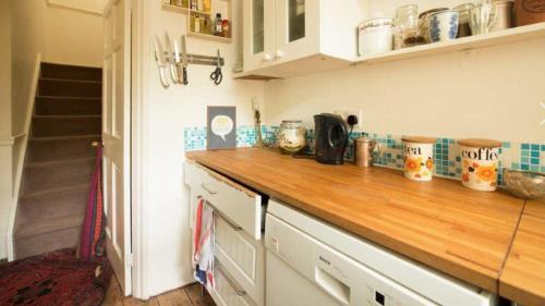 Lovely 3-bed House In Cheltenham