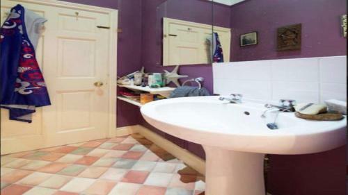 Lovely 3-bed House In Cheltenham