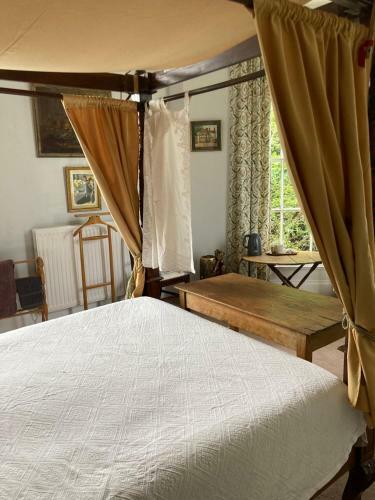 Bohemian Regency Four Poster Room