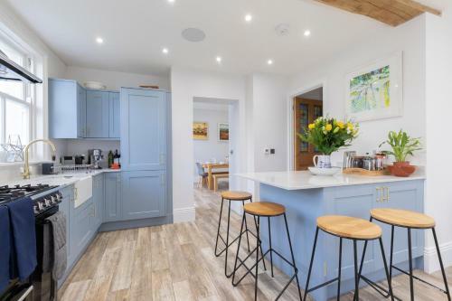 Stunning Newly Refurbished Victorian Split-villa