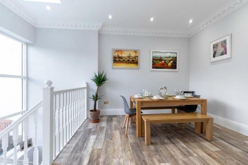 Stunning Newly Refurbished Victorian Split-villa