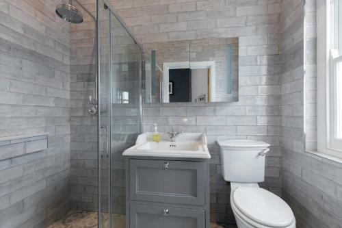 Stunning Newly Refurbished Victorian Split-villa