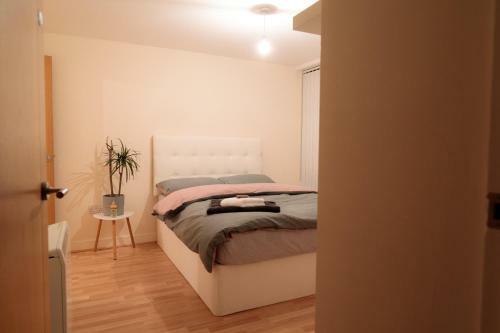 Central Apartment With Free Parking