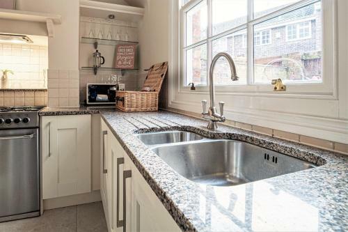 The Cottage In Chester, Sleeps 6 With Free Parking
