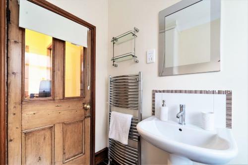 The Cottage In Chester, Sleeps 6 With Free Parking