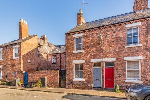 Chester City Centre Cottage, Sleeps 6 With Free Parking