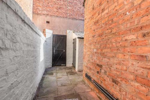 Chester City Centre Cottage, Sleeps 6 With Free Parking