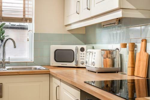 Chester City Centre Cottage, Sleeps 6 With Free Parking