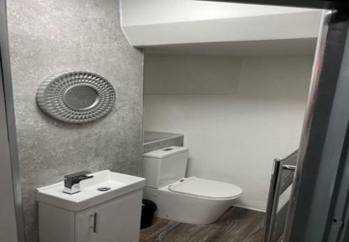 Ideal Abode Self Contained 4 Bedroom With En-suite