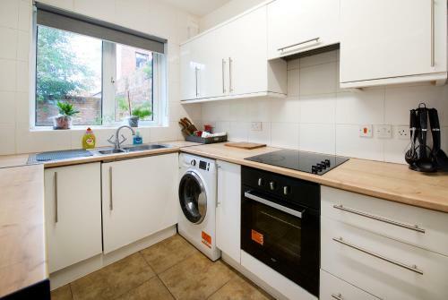 Ideal Abode Self Contained 4 Bedroom With En-suite