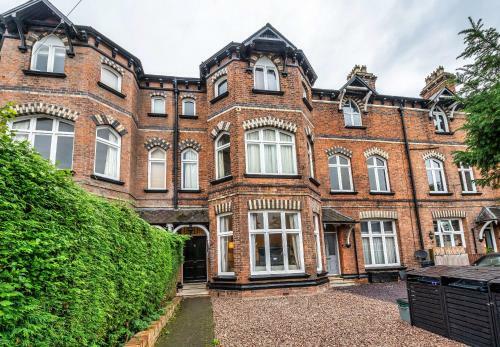 Spacious Designer Apartment Close To The River Dee