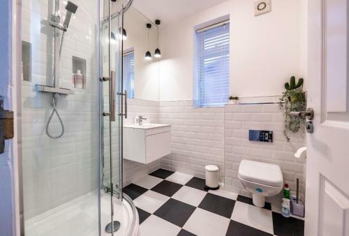 Spacious Designer Apartment Close To The River Dee