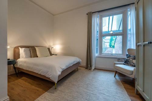 Spacious Designer Apartment Close To The River Dee