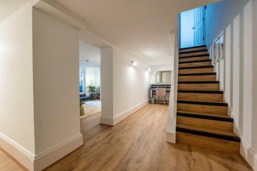 Spacious Designer Apartment Close To The River Dee