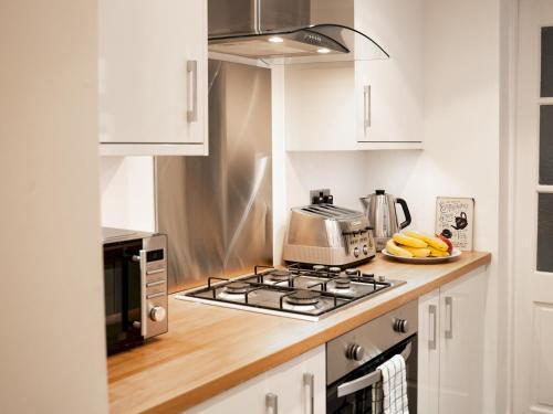 Pass The Keys Cosy, 2-bed Home In Popular Handbridge - Parking