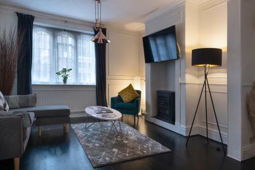 Unique, Characterful 2 Bedroom Home In Chester