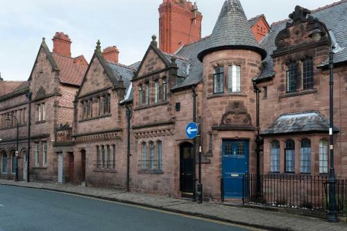 Unique, Characterful 2 Bedroom Home In Chester