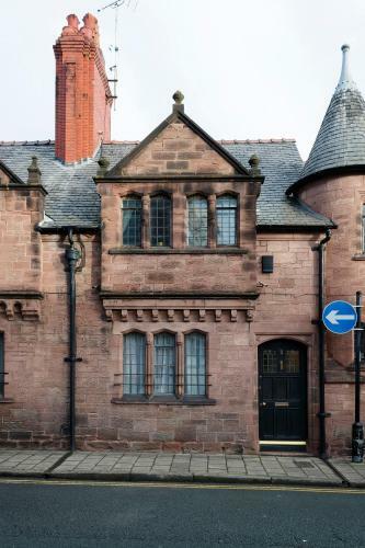 Unique, Characterful 2 Bedroom Home In Chester