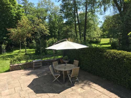 Meadow Lodge In The Cotswolds