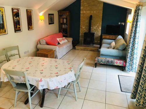 Meadow Lodge In The Cotswolds