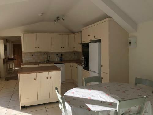 Meadow Lodge In The Cotswolds