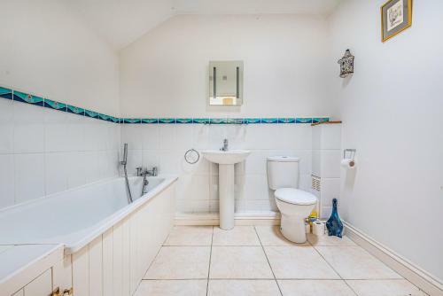Meadow Lodge In The Cotswolds