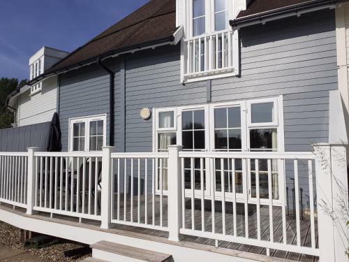 Nyhavn Lakeside Cottage