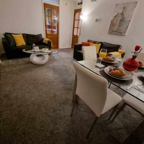 Premier - Whifflet Apartment