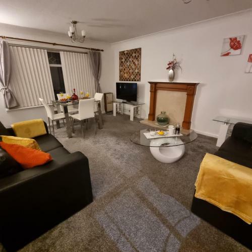 Premier - Whifflet Apartment