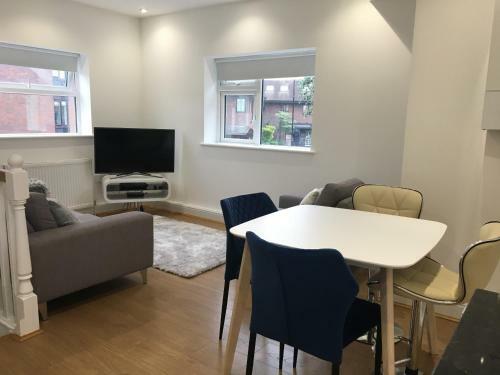 Luxurious 1 Bed Serviced Apartment Cobham