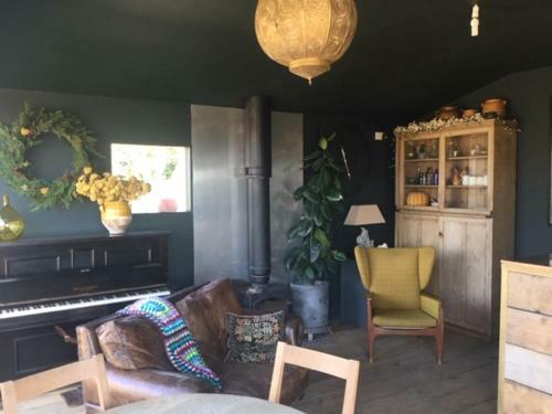 The Oaks Glamping - Pips Cabin