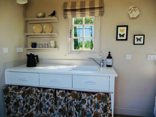 The Oaks Glamping - Rubie's Shepherds Hut