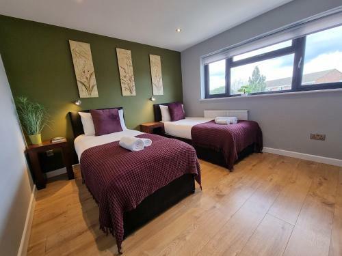 Excellentstays - Crown Meadow - 4 Bedroom House