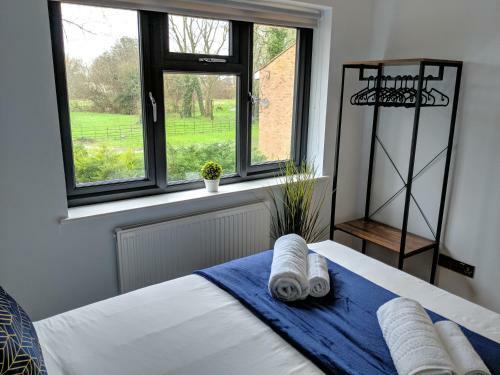 Excellentstays - Crown Meadow - 4 Bedroom House