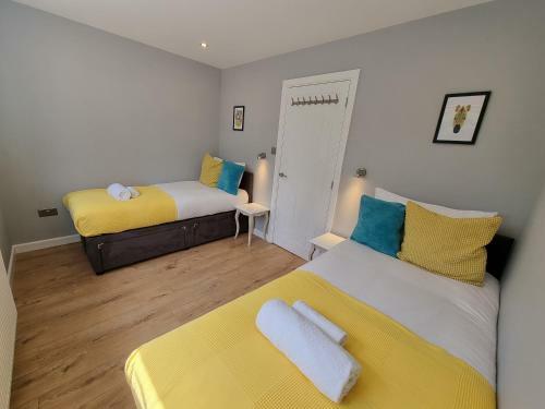 Excellentstays - Crown Meadow - 4 Bedroom House